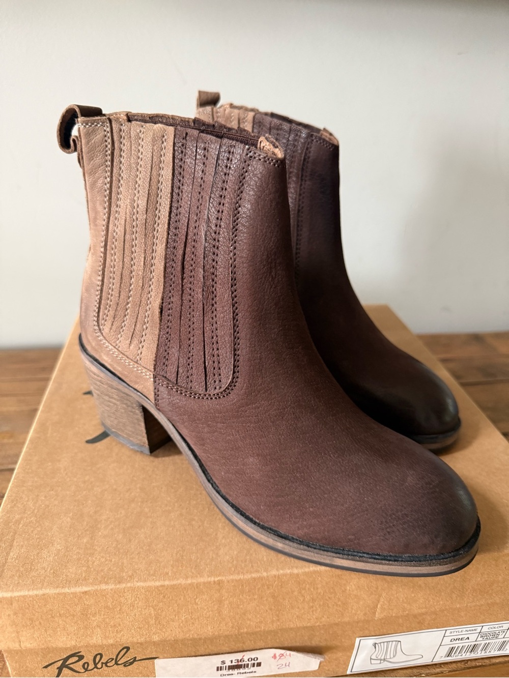 NIB Rebels Drea Boots -6M